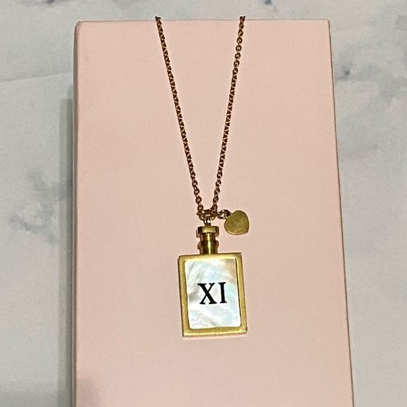 NWT - Stainless Steel Gold Necklace - Picture 5 of 7